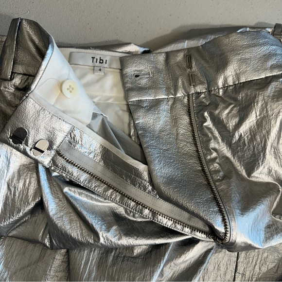 Tibi Wide Leg Pants
Metallic & Silver
Cropped with High-Rise - Picture 13 of 14